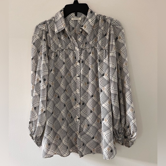 Max Studio Tops - Max Studio Long Sleeves Ruffle Details Printed Blouse Top Sz Medium Beige